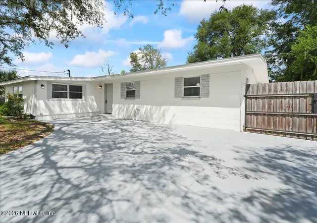 Photo 2 of Single family home for sale at 215 Edson Dr, Orange Park, FL 32073 | MLS# 2163649 | Listing updated on 2026-09-17
