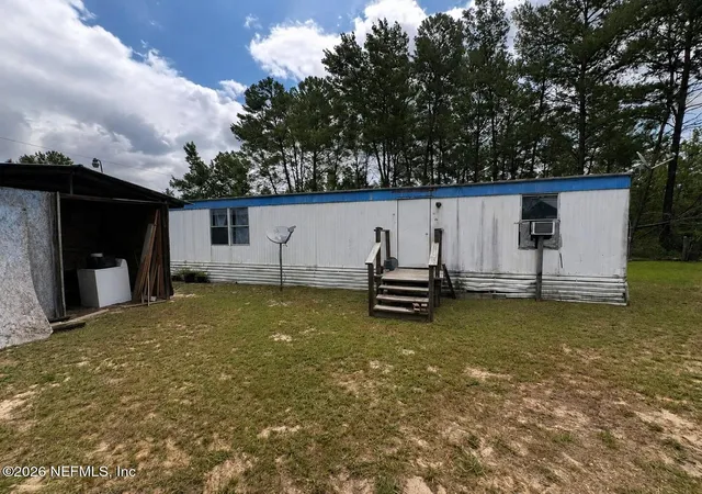 Photo 2 of Manufactured home for sale at 111 Ontario St, Interlachen, FL 32148 | MLS# 2163188 | Listing updated on 2026-10-06