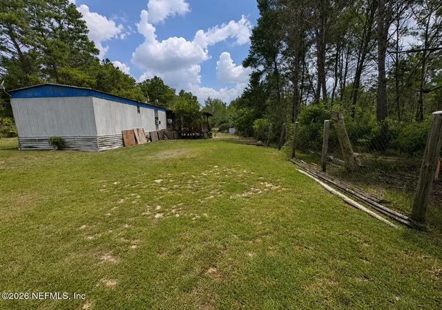 Photo 3 of Manufactured home for sale at 111 Ontario St, Interlachen, FL 32148 | MLS# 2163188 | Listing updated on 2026-10-06