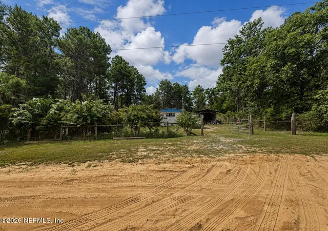 Photo 3 of Manufactured home for sale at 111 Ontario St, Interlachen, FL 32148 | MLS# 2163188 | Listing updated on 2026-10-06