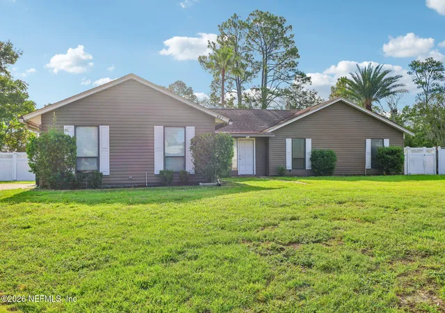 Photo 2 of Single family home for sale at 821 Basswood Ct, Orange Park, FL 32065 | MLS# 2163400 | Listing updated on 2026-09-21