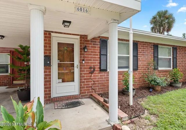 Photo 2 of Single family home for sale at 6016 Holly Bay Ct, Jacksonville, FL 32211 | MLS# 2163326 | Listing updated on 2026-10-04