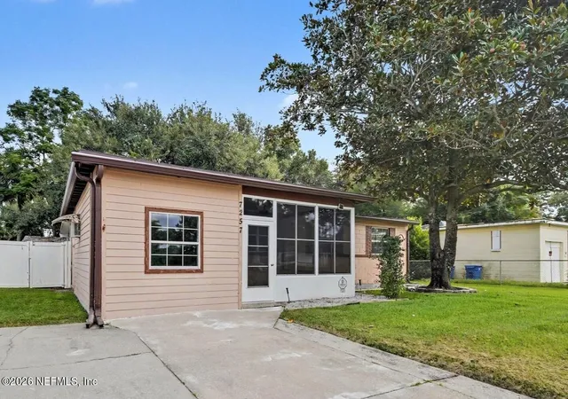 Photo 2 of Sale Pending at 7257 Elvia Dr, Jacksonville, FL 32211 | MLS# 2163357 | Listing updated on 2026-09-07