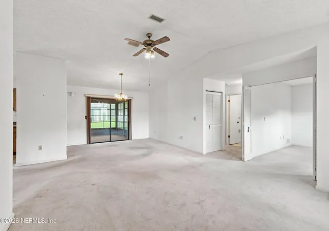 Photo 3 of Single family home for sale at 5 White Hall Dr, Palm Coast, FL 32164 | MLS# 2163396 | Listing updated on 2026-09-10