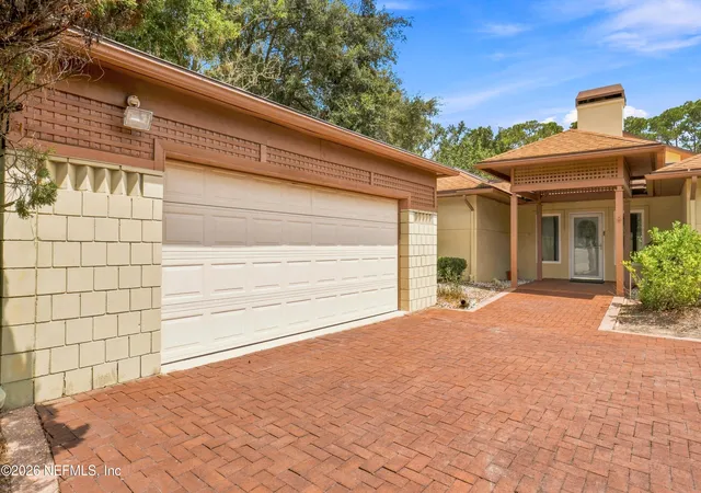 Photo 3 of Single family home for sale at 10105 Courtyards Pl W, Jacksonville, FL 32256 | MLS# 2163804 | Listing updated on 2026-10-06