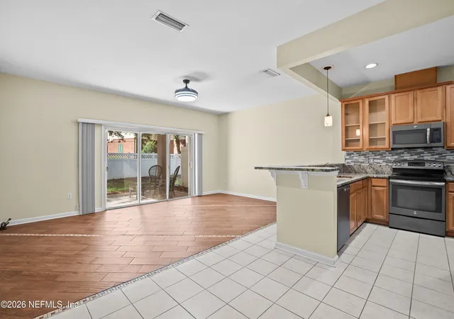 Photo 3 of Townhouse for sale at 529 Sunstone Ct, Orange Park, FL 32065 | MLS# 2163632 | Listing updated on 2026-09-16