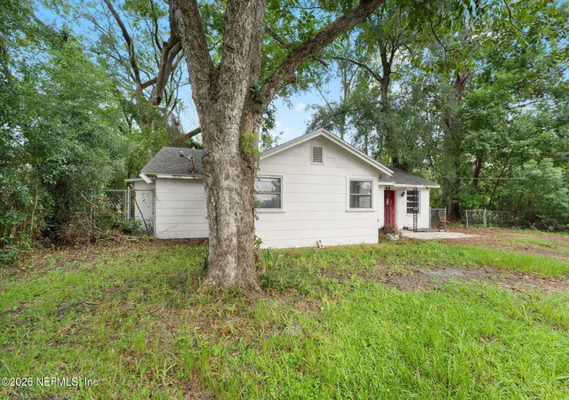 Photo 3 of Sale Pending at 5329 Rio Grande Ave, Jacksonville, FL 32254 | MLS# 2163698 | Listing updated on 2026-09-12