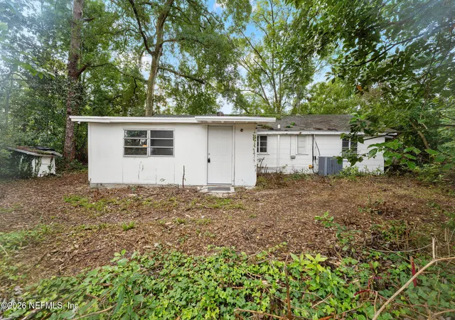 Photo 3 of Sale Pending at 5329 Rio Grande Ave, Jacksonville, FL 32254 | MLS# 2163698 | Listing updated on 2026-09-12