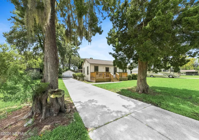 Photo 3 of Single family home for sale at 2500 Community Rd, Jacksonville, FL 32207 | MLS# 2163723 | Listing updated on 2026-09-15