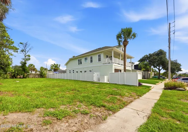 Photo 4 of Sale Pending at 887 16th Avenue S, Jacksonville Beach, FL 32250 | MLS# 2164013 | Listing updated on 2026-09-17