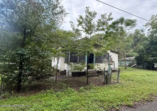 Photo 4 of Single family home for sale at 111 Cedar Ave, Palatka, FL 32177 | MLS# 2163973 | Listing updated on 2026-09-08