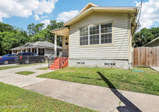 Photo 2 of Single family home for sale at 1071 Scriven St, Jacksonville, FL 32209 | MLS# 2164378 | Listing updated on 2026-10-01