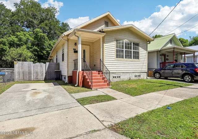 Photo 3 of Single family home for sale at 1071 Scriven St, Jacksonville, FL 32209 | MLS# 2164378 | Listing updated on 2026-10-01
