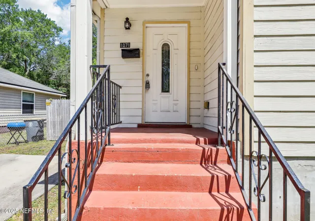 Photo 3 of Single family home for sale at 1071 Scriven St, Jacksonville, FL 32209 | MLS# 2164378 | Listing updated on 2026-10-01