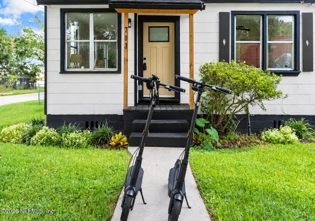 Photo 3 of Single family home for sale at 703 King St, Jacksonville, FL 32204 | MLS# 2164332 | Listing updated on 2026-09-17