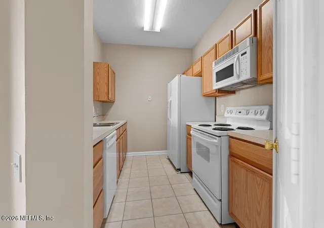 Listing Photo 5 - Condo for sale in building located at 7990 Baymeadows Rd, Jacksonville, FL 32256 - Unit #526