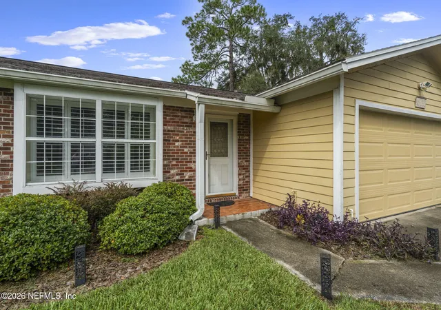 Photo 2 of Sale Pending at 11546 Woodglen Way, Jacksonville, FL 32223 | MLS# 2165301 | Listing updated on 2026-10-08