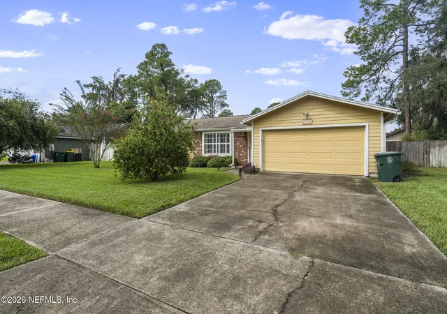 Photo 3 of Sale Pending at 11546 Woodglen Way, Jacksonville, FL 32223 | MLS# 2165301 | Listing updated on 2026-10-08