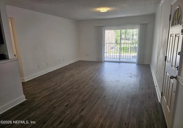 Listing Photo 2 - Condo for sale in building located at 3737 Loretto Rd, Jacksonville, FL 32223 - Unit #907