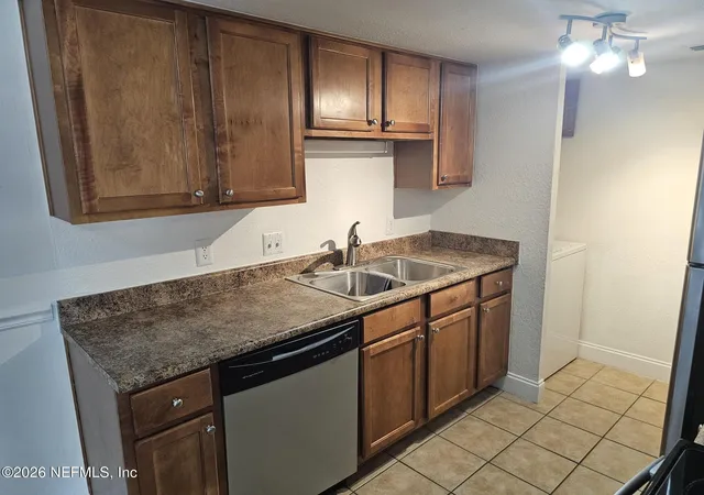 Listing Photo 3 - Condo for sale in building located at 3737 Loretto Rd, Jacksonville, FL 32223 - Unit #907