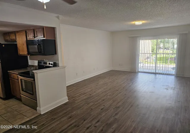 Listing Photo 4 - Condo for sale in building located at 3737 Loretto Rd, Jacksonville, FL 32223 - Unit #907