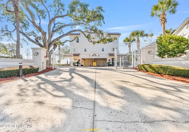 Listing Photo 2 - Condo for sale in building located at 1616 River Rd, Jacksonville, FL 32207 - Unit #105
