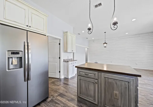 Photo 3 of Single family home for sale at 7016 Oak Ridge Dr, Glen Saint Mary, FL 32040 | MLS# 2164723 | Listing updated on 2026-09-19