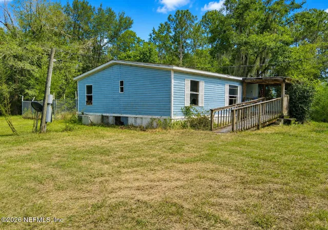 Photo 1 of Sale Pending at 106 Lake Shore Rd, Interlachen, FL 32148 | MLS# 2164813 | Listing updated on 2026-10-07