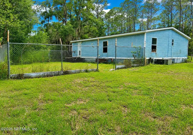 Photo 3 of Sale Pending at 106 Lake Shore Rd, Interlachen, FL 32148 | MLS# 2164813 | Listing updated on 2026-10-07