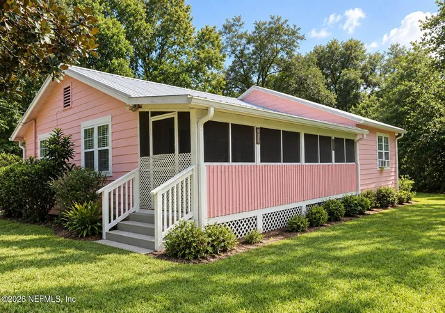 Photo 1 of Sale Pending at 8231 Swan Lake Rd, Melrose, FL 32666 | MLS# 2164874 | Listing updated on 2026-10-17