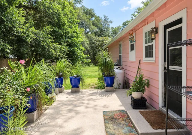 Photo 2 of Sale Pending at 8231 Swan Lake Rd, Melrose, FL 32666 | MLS# 2164874 | Listing updated on 2026-10-17