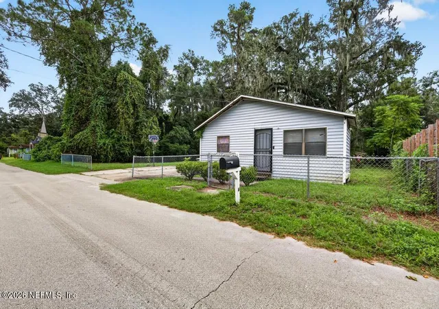 Photo 2 of Single family home for sale at 2054 Thomas Ct, Jacksonville, FL 32207 | MLS# 2165139 | Listing updated on 2026-09-30