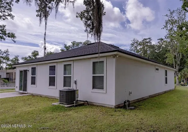 Photo 5 of Single family home for sale at 805 Turtle Crk Dr, Jacksonville, FL 32218 | MLS# 2165064 | Listing updated on 2026-09-21