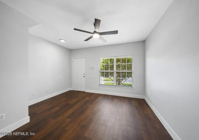 Listing Photo 5 - Condo for sale in building located at 8230 Dames Pt Xing Blvd, Jacksonville, FL 32277 - Unit #1607