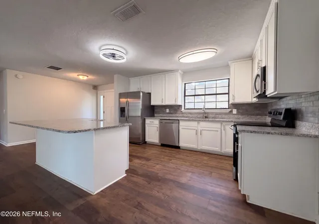Photo 3 of Sale Pending at 4040 Sierra Madre Dr S, Jacksonville, FL 32217 | MLS# 2165073 | Listing updated on 2026-09-29