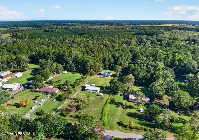 Photo 3 of Manufactured home for sale at 44326 Woodland Cir, Callahan, FL 32011 | MLS# 2165518 | Listing updated on 2026-09-18