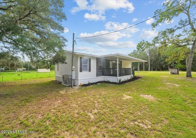 Photo 3 of Manufactured home for sale at 214 Phoenix St, Satsuma, FL 32189 | MLS# 2165246 | Listing updated on 2026-10-05