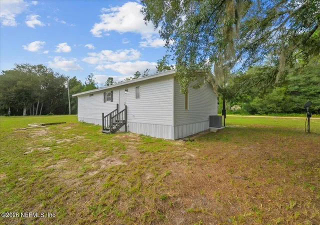 Photo 3 of Manufactured home for sale at 214 Phoenix St, Satsuma, FL 32189 | MLS# 2165246 | Listing updated on 2026-10-05
