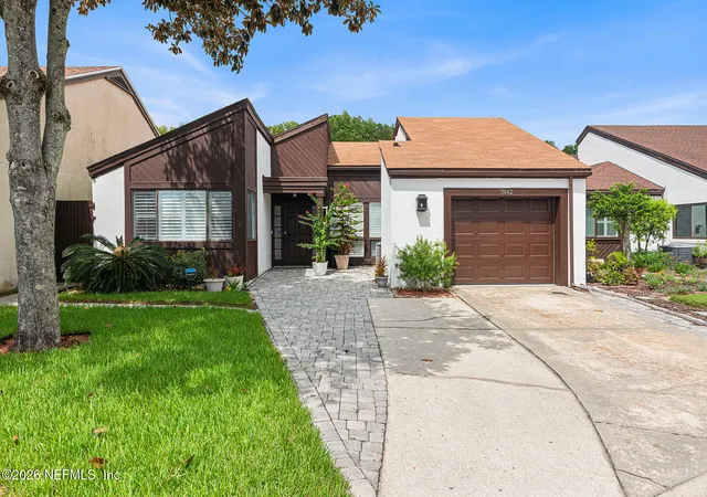 Photo 2 of Single family home for sale at 7842 Linkside Dr, Jacksonville, FL 32256 | MLS# 2165261 | Listing updated on 2026-09-18