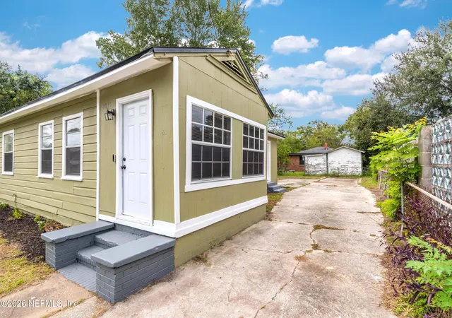Photo 3 of Single family home for sale at 2075 W 13th Street, Jacksonville, FL 32209 | MLS# 2165613 | Listing updated on 2026-09-30