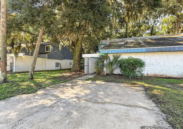 Photo 3 of Townhouse for sale at 1234 Mayport Landing Cir, Jacksonville, FL 32233 | MLS# 2165504 | Listing updated on 2026-09-30