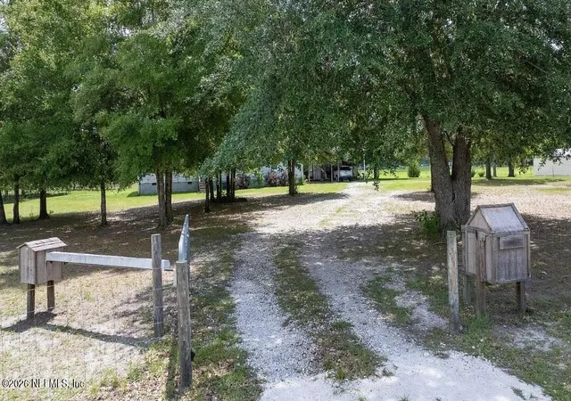 Photo 3 of Manufactured home for sale at 231 Sw Federal Ct, Fort White, FL 32038 | MLS# 2165535 | Listing updated on 2026-10-09