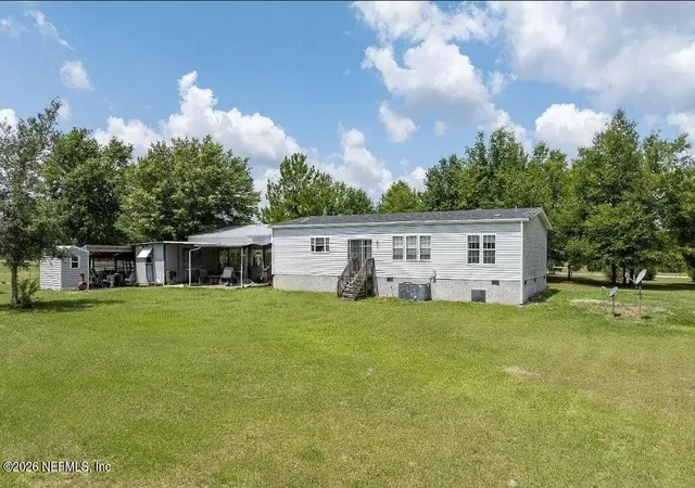 Photo 4 of Manufactured home for sale at 231 SW Federal Ct, Fort White, FL 32038 | MLS# 2165535 | Listing updated on 2026-10-09