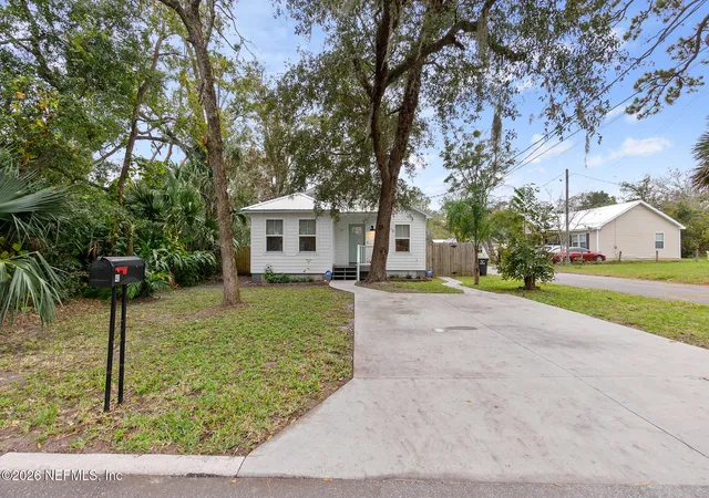 Photo 3 of Single family home for sale at 40 Spring St, Saint Augustine, FL 32084 | MLS# 2165585 | Listing updated on 2026-09-21