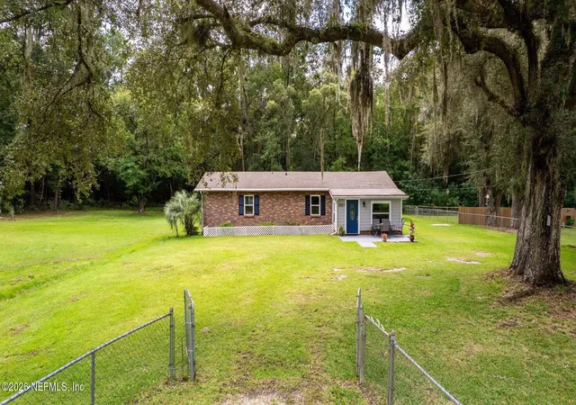Photo 2 of Sale Pending at 1727 Elsie St, Green Cove Springs, FL 32043 | MLS# 2165596 | Listing updated on 2026-09-25