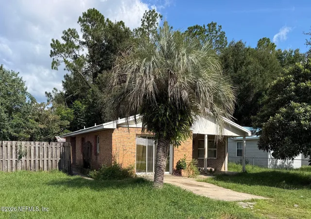 Photo 1 of Sale Pending at 131 Park Rd, Interlachen, FL 32148 | MLS# 2165597 | Listing updated on 2026-10-01
