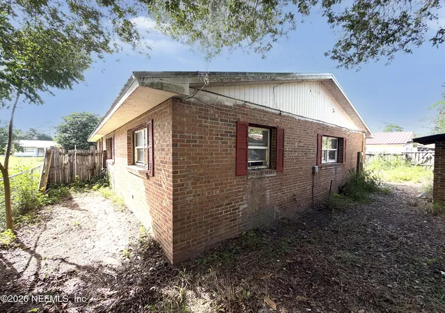 Photo 2 of Sale Pending at 131 Park Rd, Interlachen, FL 32148 | MLS# 2165597 | Listing updated on 2026-10-01
