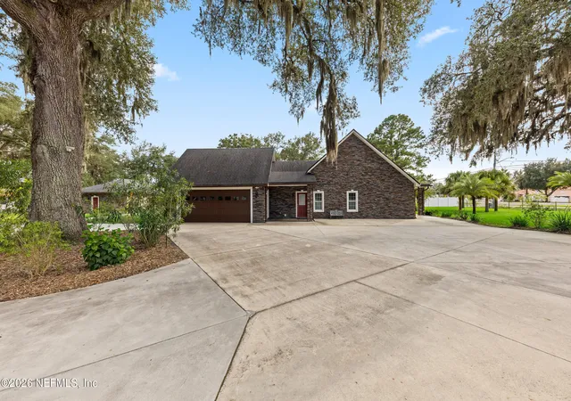Photo 4 of Single family home for sale at 11017 Hood Rd S, Jacksonville, FL 32257 | MLS# 2165769 | Listing updated on 2026-09-27