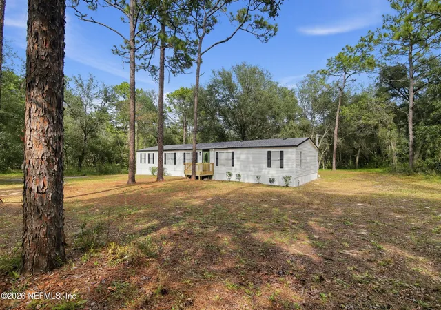 Photo 2 of Manufactured home for sale at 124 Hour Glass Cir, Hawthorne, FL 32640 | MLS# 2165760 | Listing updated on 2026-09-21