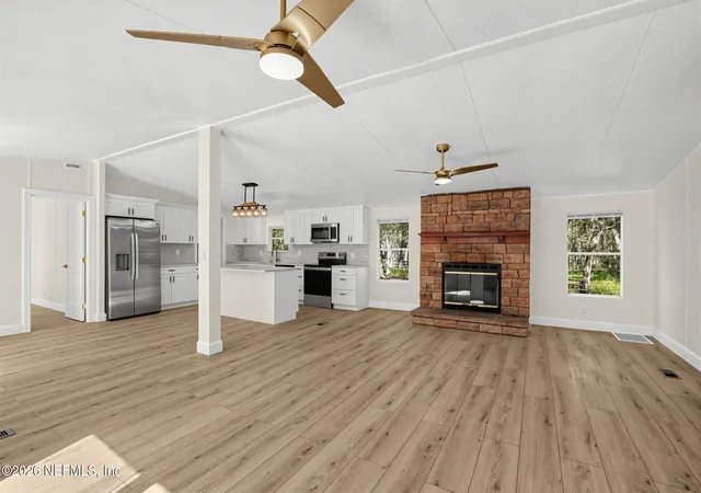 Photo 3 of Manufactured home for sale at 124 Hour Glass Cir, Hawthorne, FL 32640 | MLS# 2165760 | Listing updated on 2026-09-21